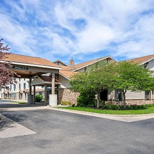 White Pine Inn & Suites